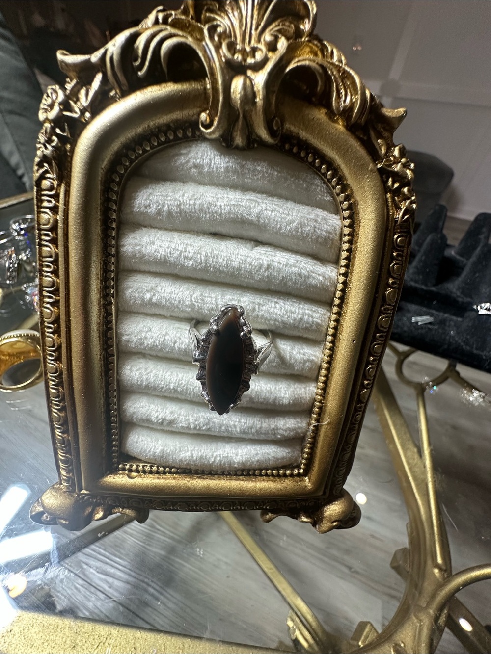 18k HHE mark costume ring